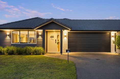 Photo of property in 12 Furlong Road, Papamoa, 3118