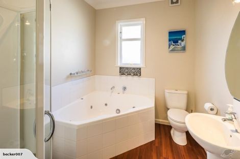 Photo of property in 41 Saint Ronans Avenue, Waterloo, Lower Hutt, 5011