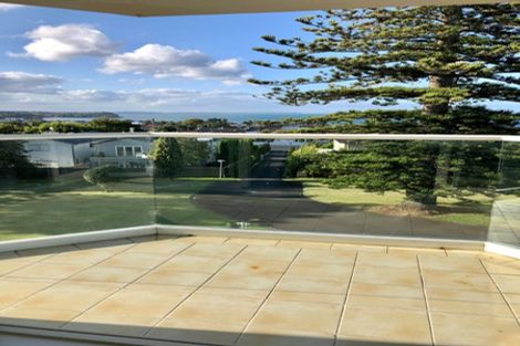 Photo of property in 2/90 Kitchener Road, Milford, Auckland, 0620