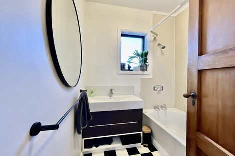 Photo of property in 6 Armstrong Avenue, Saint Martins, Christchurch, 8022