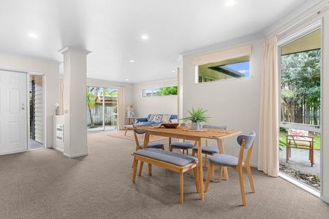 Photo of property in 11 Miami Place, One Tree Point, 0118