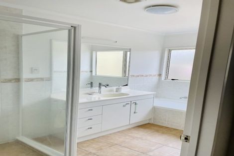 Photo of property in 10 Cellarmans Street, Te Atatu Peninsula, Auckland, 0610