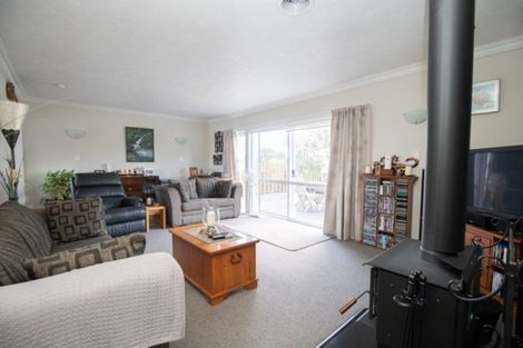 Photo of property in 71 Pipiroa Road, Ngatea, 3503