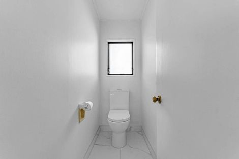 Photo of property in 2/21 College Road, Northcote, Auckland, 0627