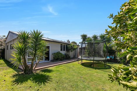 Photo of property in 17 Matua Road, Huapai, Kumeu, 0810