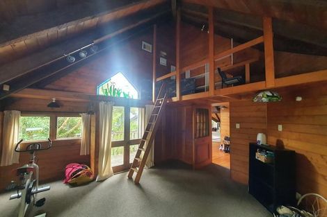 Photo of property in 543 Scenic Drive, Waiatarua, Auckland, 0612