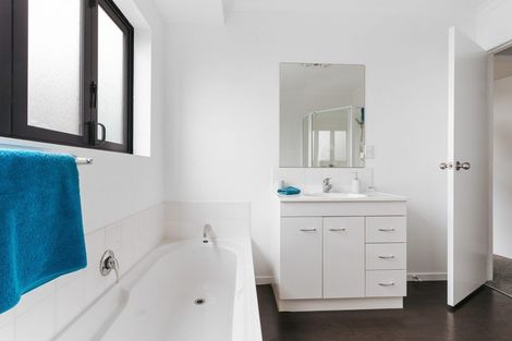 Photo of property in 32b Waipuna Grove, Welcome Bay, Tauranga, 3112