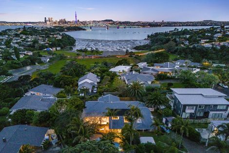 Photo of property in 34 Seaview Avenue, Northcote, Auckland, 0627