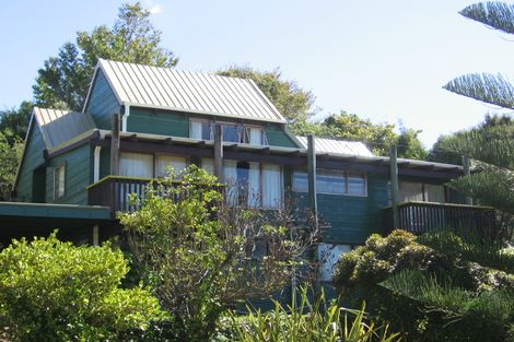 Photo of property in 11 Malters Place, Browns Bay, Auckland, 0630