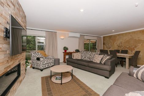 Photo of property in 8a Williams Terrace, Fitzherbert, Palmerston North, 4410