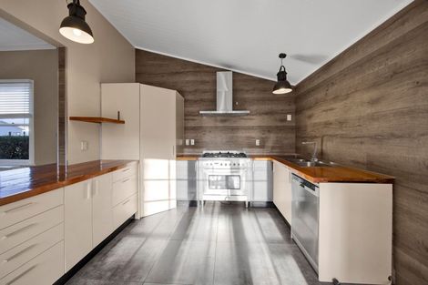 Photo of property in 120 Manawapou Road, Hawera, 4610