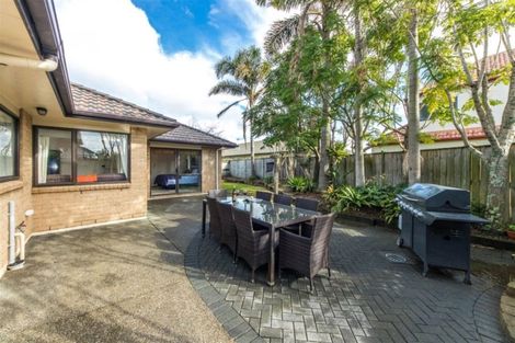 Photo of property in 62 Thornbury Crescent, East Tamaki Heights, Auckland, 2016