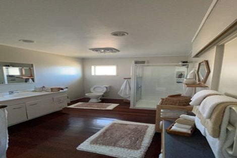 Photo of property in 242 Whitney Street, Blockhouse Bay, Auckland, 0600