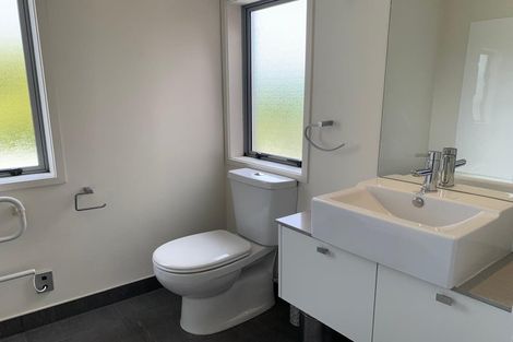 Photo of property in 76h Edmonton Road, Henderson, Auckland, 0612