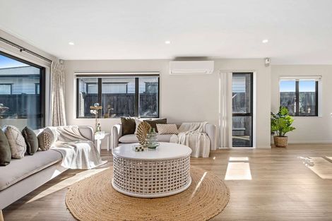 Photo of property in 8 Pakaraka Drive, Papakura, 2110