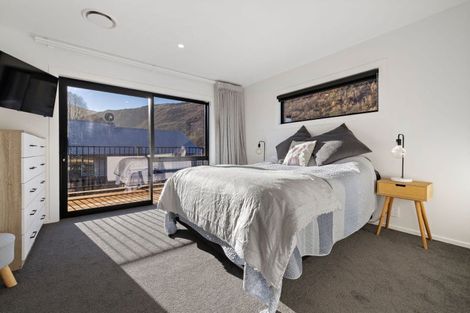 Photo of property in 67 Devon Street, Arrowtown, 9302