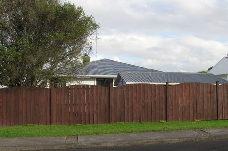 Photo of property in 1/23 Coniston Avenue, Te Atatu South, Auckland, 0610