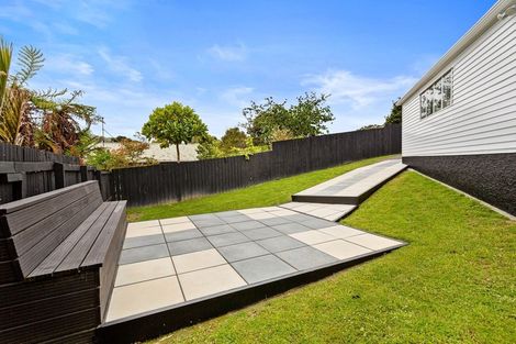 Photo of property in 26 Raroa Terrace, Tawa, Wellington, 5028