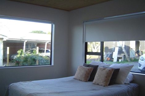 Photo of property in 26 Surf Road, Stanmore Bay, Whangaparaoa, 0932