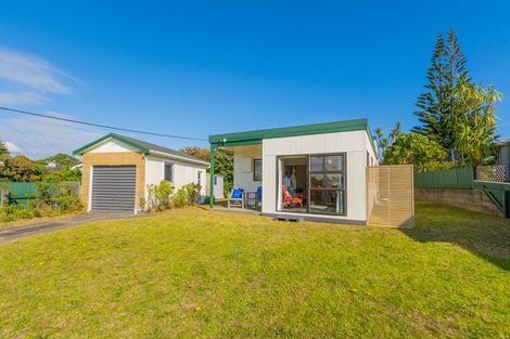 Photo of property in 27 Koromiko Street, Otaki Beach, Otaki, 5512