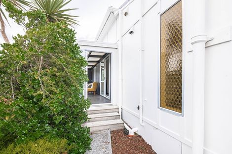 Photo of property in 10 Black Rock Road, Newlands, Wellington, 6037