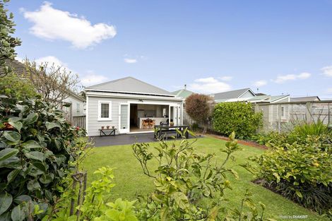 Photo of property in 30 Salek Street, Kilbirnie, Wellington, 6022