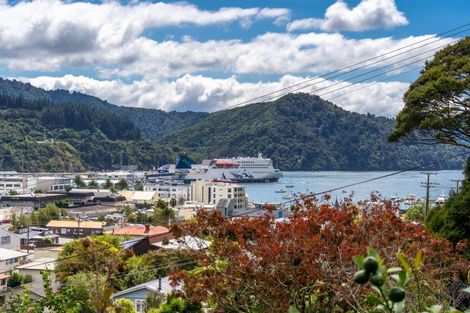 Photo of property in 14 Broadway, Picton, 7220