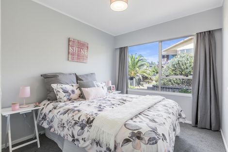 Photo of property in 1/12 Lydford Place, Glendene, Auckland, 0602