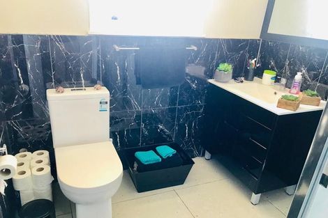 Photo of property in 2/13a Vine Street, Mangere East, Auckland, 2024