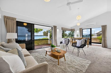 Photo of property in 32b Kiwi Esplanade, Mangere Bridge, Auckland, 2022