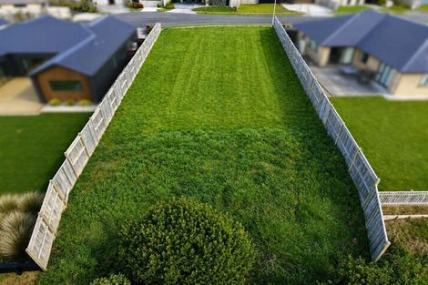 Photo of property in 43 Sardinia Grove, Fitzherbert, Palmerston North, 4410