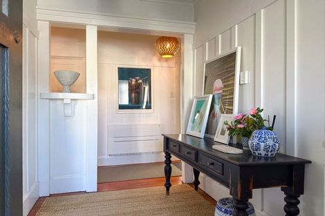 Photo of property in 55 Napier Terrace, Hospital Hill, Napier, 4110