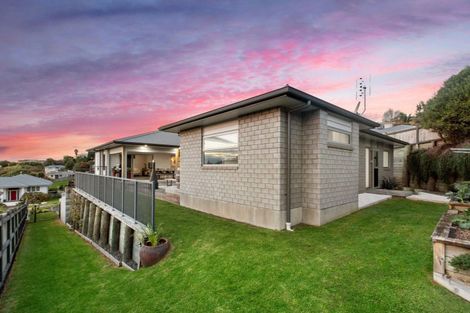 Photo of property in 111 Oteki Park Drive, Welcome Bay, Tauranga, 3112