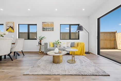 Photo of property in 4 Ngakau Road, Karaka, 2113