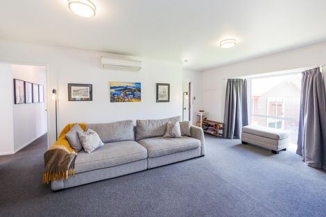 Photo of property in 21 Dalfield Place, Highbury, Palmerston North, 4412
