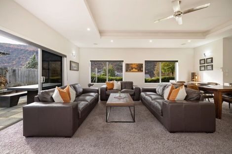 Photo of property in 2 Innes Place, Arrowtown, 9302