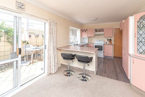 Photo of property in 6 Waharua Place, Tawhero, Whanganui, 4501