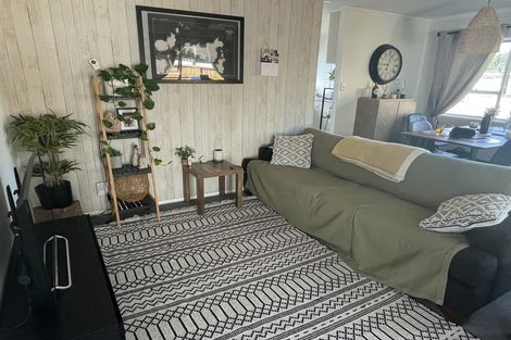 Photo of property in 1/27 Mannering Place, Hillcrest, Auckland, 0627