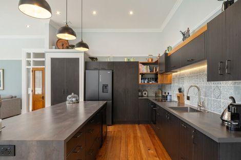 Photo of property in 5 Taranaki Street, Picton, 7220