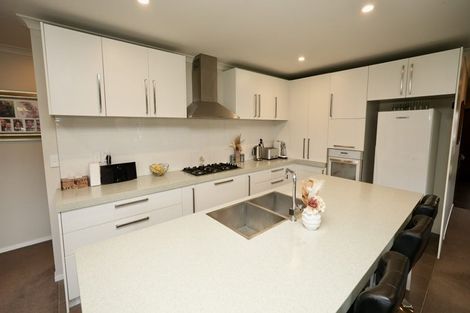 Photo of property in 32 Rosalie Terrace, Kelvin Grove, Palmerston North, 4414