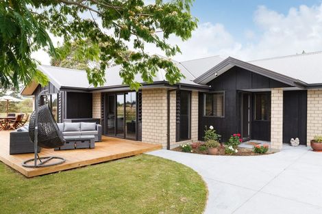 Photo of property in 10 Taumata Rise, Acacia Bay, 3385