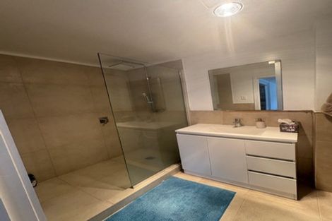 Photo of property in 14 Beazley Place, Glendene, Auckland, 0602