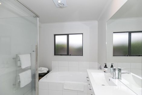 Photo of property in 71 Ayrshire Drive, Grandview Heights, Hamilton, 3200