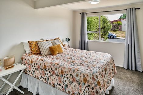 Photo of property in 30 Colchester Crescent, Newlands, Wellington, 6037