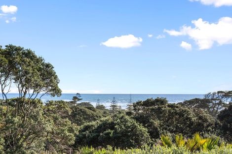 Photo of property in 15 Domain Crescent, Muriwai, Waimauku, 0881