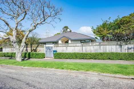 Photo of property in 2 Charnwood Grove, Waikanae, 5036