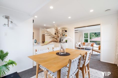 Photo of property in 96 Stewart Drive, Newlands, Wellington, 6037