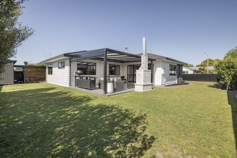 Photo of property in 61 Kane Road, Papamoa Beach, Papamoa, 3118