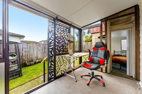 Photo of property in 2/10 Silver Road, Weymouth, Auckland, 2103