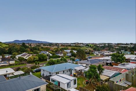 Photo of property in 96 Omata Road, Marfell, New Plymouth, 4310